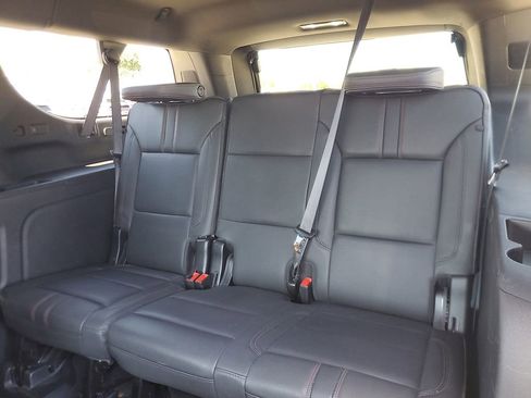 Used 2025 Chevrolet Suburban RST image 9