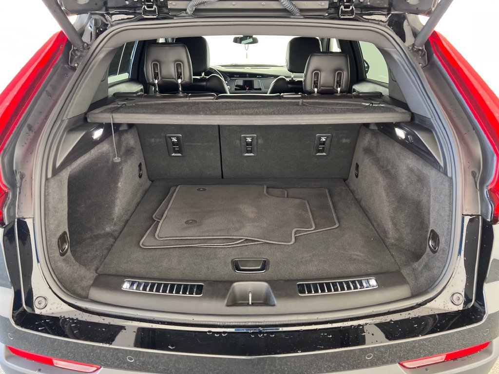 Used 2019 Cadillac XT4 Premium Luxury AWD/4WD image 25