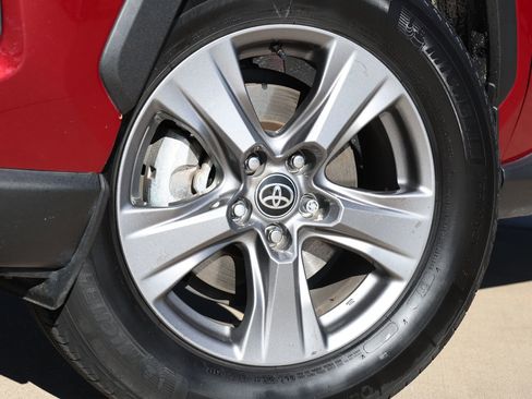 Used 2024 Toyota RAV4 XLE w/ Convenience Package image 13