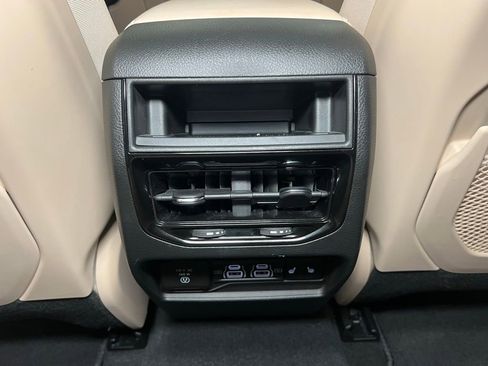 Used 2024 Jeep Grand Cherokee Limited image 23