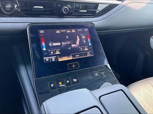Used 2025 INFINITI QX80 Sensory AWD/4WD image 31