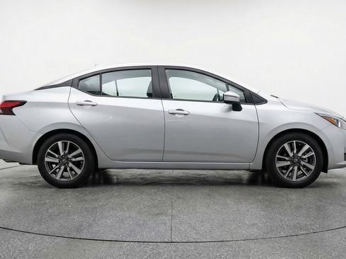 Used 2025 Nissan Versa SV image 11