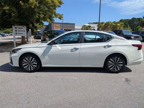 Used 2025 Nissan Altima 2.5 SV FWD image 4