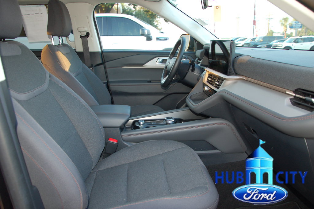 Used 2025 Ford Explorer Active RWD image 15