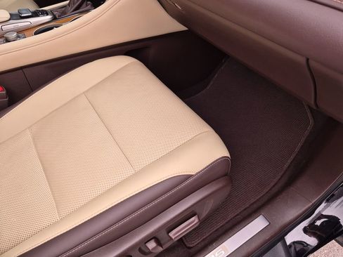 Used 2018 Lexus RX 450h AWD w/ Premium Package image 40