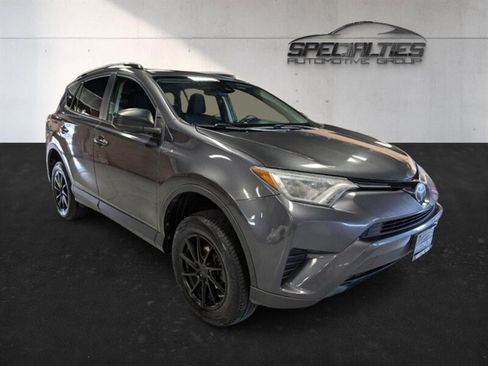 Used 2017 Toyota RAV4 LE image 1