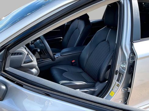Used 2022 Toyota Camry SE FWD image 8