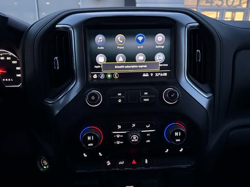 Used 2022 Chevrolet Silverado 1500 LT Trail Boss image 9