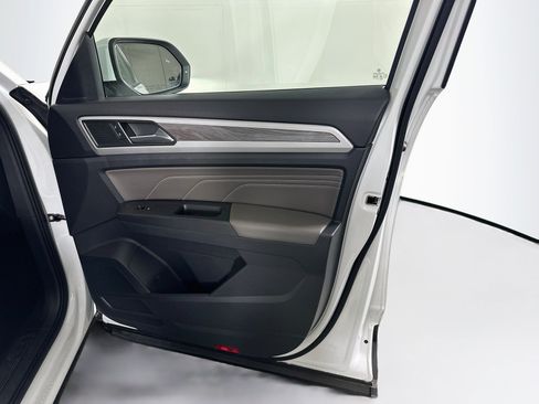 Used 2023 Volkswagen Atlas Cross Sport SE w/ Panoramic Sunroof Package FWD image 34