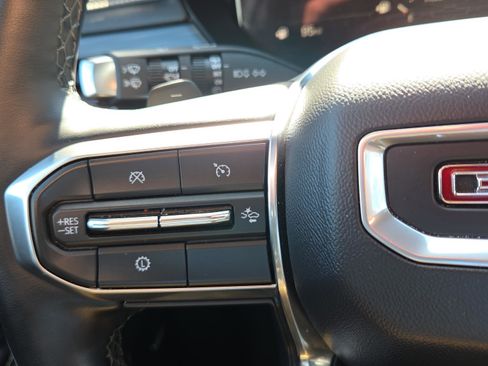 Used 2025 GMC Acadia Elevation image 28