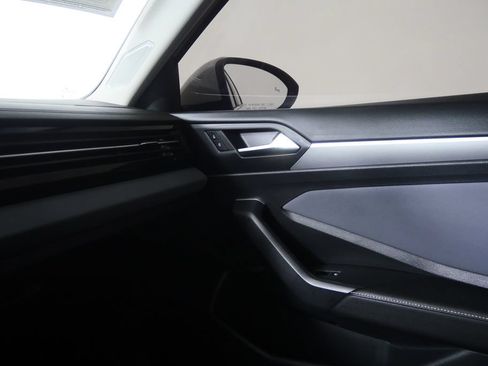 Used 2025 Volkswagen Jetta SE FWD image 26