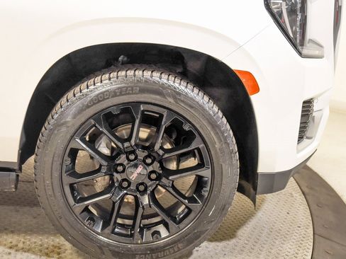 Used 2023 GMC Yukon XL Denali image 13