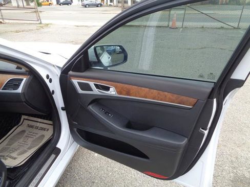 Used 2015 Hyundai Genesis 5.0 RWD image 27