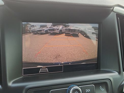 Used 2023 GMC Terrain SLE w/ Driver Convenience Package FWD image 16