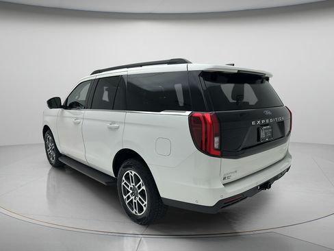 Used 2025 Ford Expedition Active AWD/4WD image 7