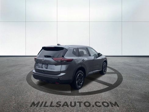 Used 2024 Nissan Rogue SV AWD/4WD image 6