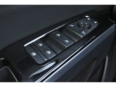 Certified 2025 Nissan Pathfinder SL FWD image 24