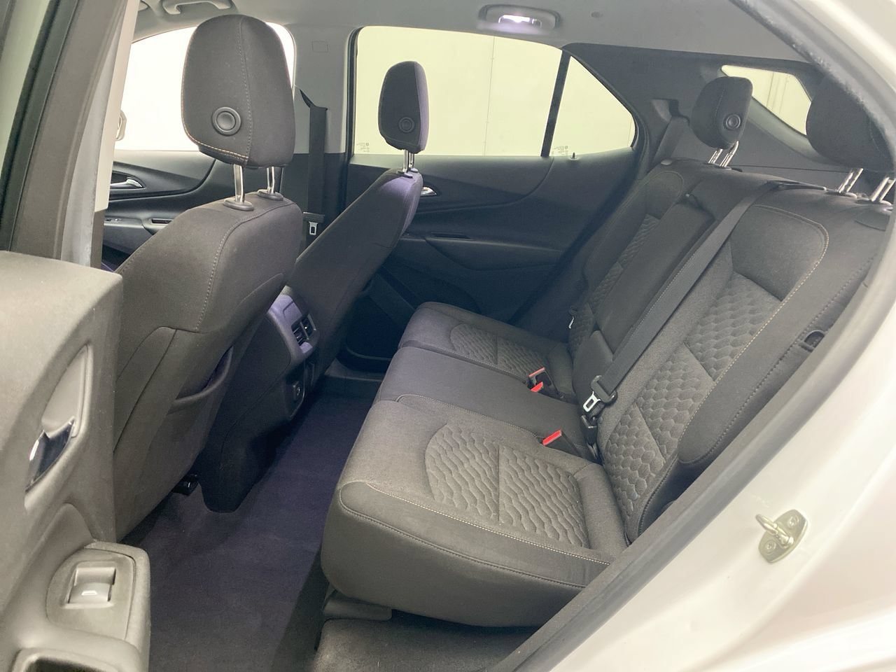 Used 2020 Chevrolet Equinox LT w/ Driver Convenience Package FWD image 23