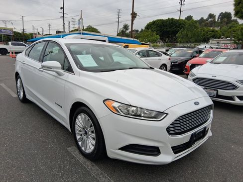 Used 2016 Ford Fusion SE FWD image 1