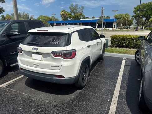 Used 2018 Jeep Compass Sport FWD image 2