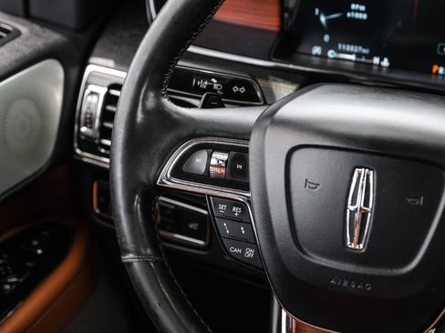 Used 2020 Lincoln Navigator Reserve w/ Luxury Package RWD image 14