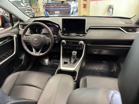 Used 2023 Toyota RAV4 XLE Premium image 21