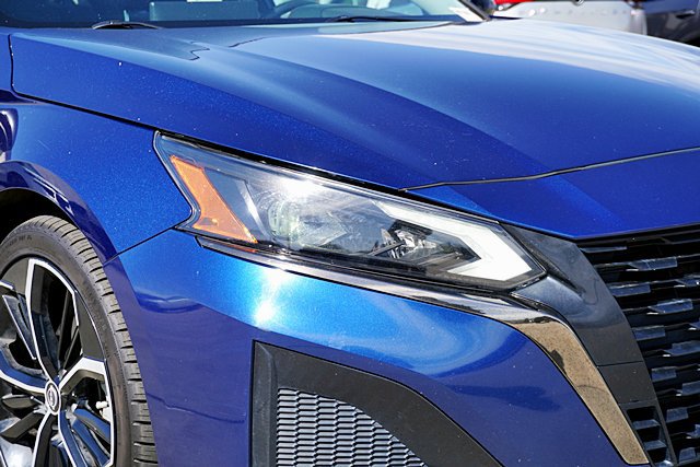 Used 2024 Nissan Altima 2.5 SR FWD image 12
