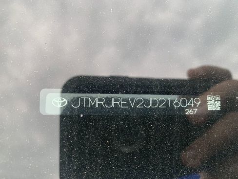 Used 2018 Toyota RAV4 LE AWD/4WD image 9