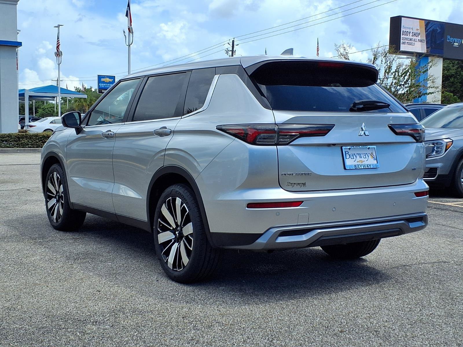 Used 2025 Mitsubishi Outlander SE FWD image 24