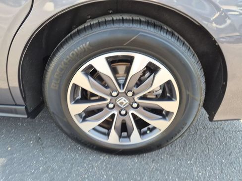 Used 2024 Honda Odyssey EX-L image 11
