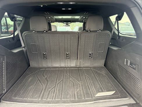 Used 2022 Chevrolet Suburban Z71 w/ Z71 Off-Road Package image 16