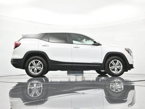 Used 2024 GMC Terrain SLE AWD/4WD image 38