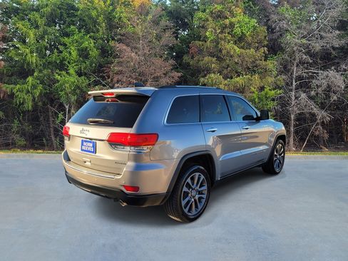 Used 2018 Jeep Grand Cherokee Limited image 17