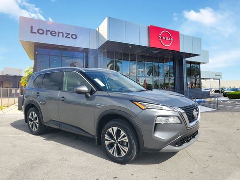 Used 2021 Nissan Rogue SV w/ Premium Package image 3