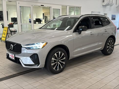 Used 2025 Volvo XC60 B5 Plus AWD/4WD image 9