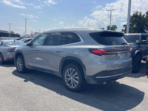 Used 2025 Buick Enclave Preferred AWD/4WD image 4