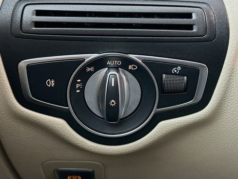 Used 2021 Mercedes-Benz GLC 300 4MATIC image 17