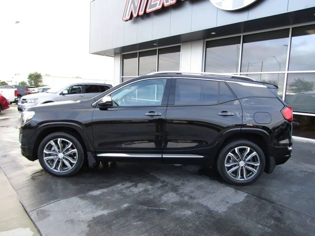 Used 2018 GMC Terrain Denali w/ Comfort Package AWD/4WD image 4