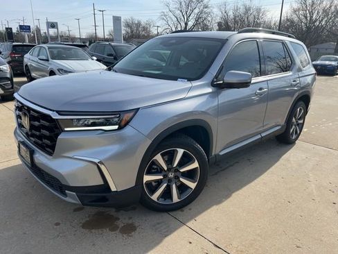 Used 2025 Honda Pilot Elite image 3