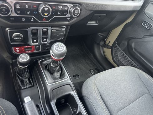 Used 2025 Jeep Wrangler Sport AWD/4WD image 19