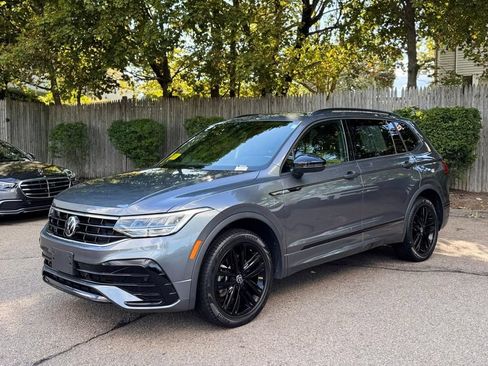 Used 2022 Volkswagen Tiguan SE R-Line AWD/4WD image 2