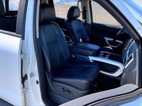 Used 2018 Nissan Titan SL image 7