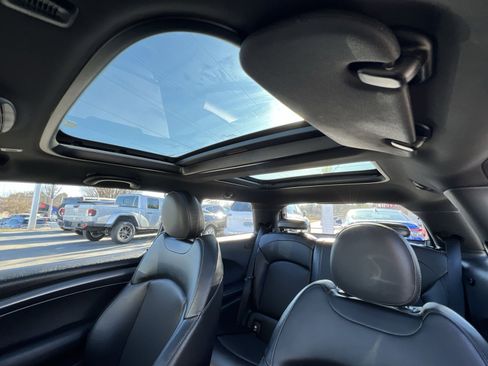 Used 2022 MINI Cooper S w/ Premium Package image 25