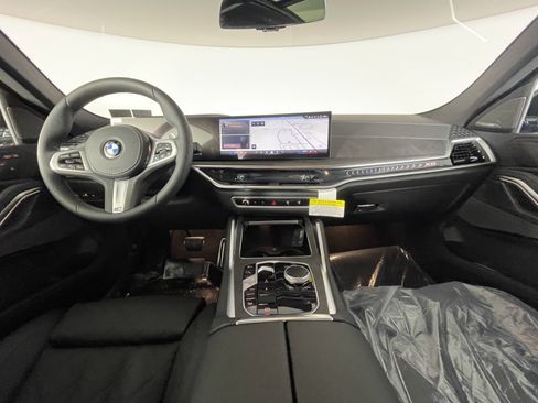 New 2026 BMW X6 xDrive40i w/ Climate Comfort Package image 17