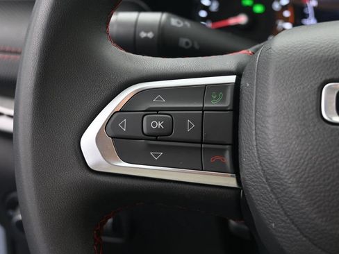 Used 2025 Jeep Compass Trailhawk AWD/4WD image 30