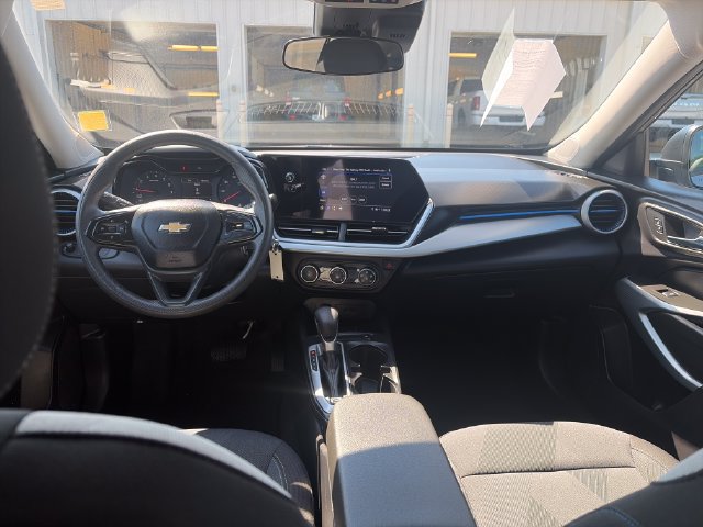 Used 2026 Chevrolet Trax LS FWD image 13