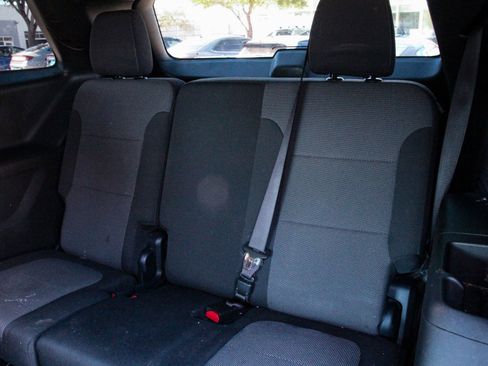 Used 2023 Chevrolet Traverse LT FWD image 42