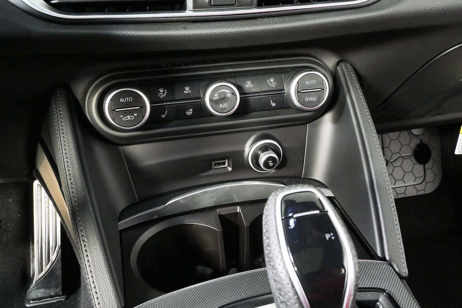 New 2026 Alfa Romeo Stelvio Sprint AWD/4WD image 17