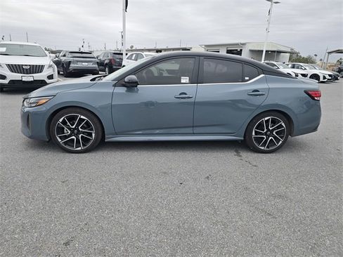 Used 2024 Nissan Sentra SR w/ SR Premium Package image 8
