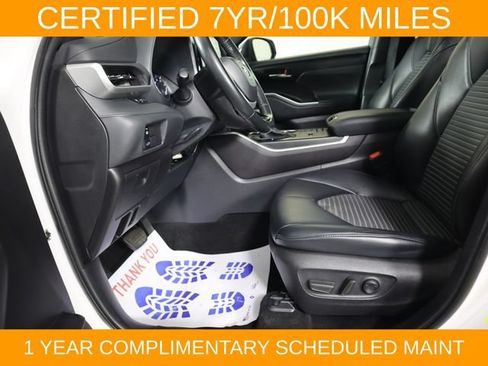 Used 2022 Toyota Highlander XSE FWD image 16